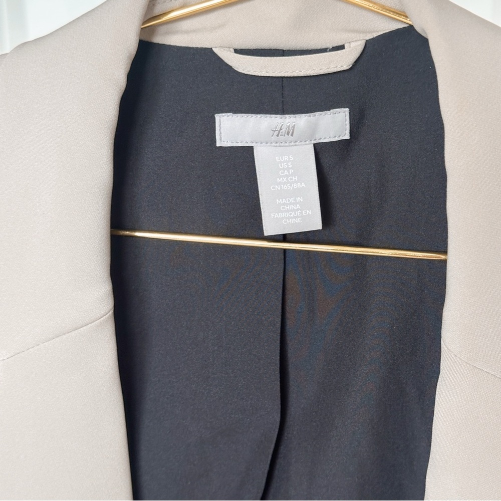 H&M Tan Blazer with Wide Notched Lapels - Picture 8 of 9